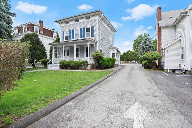 Building Photo - 43 Church St