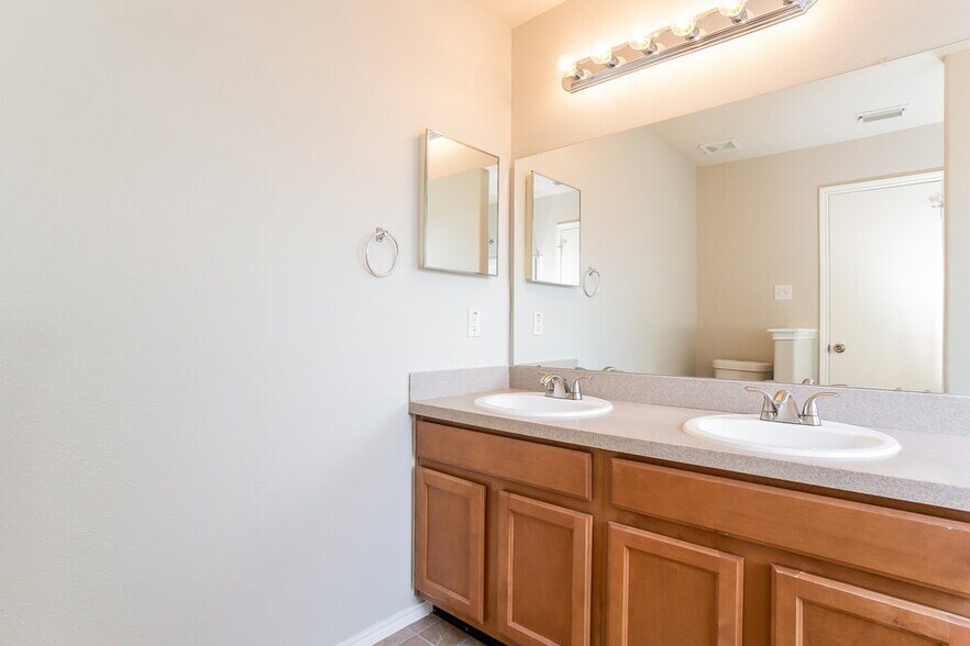 Building Photo - 20110 Pinto Ridge Dr
