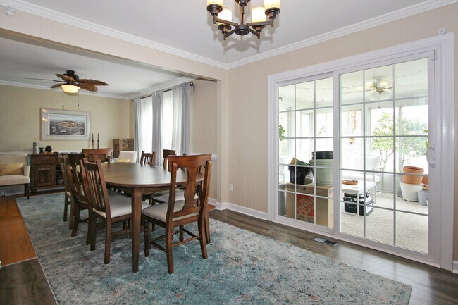 Building Photo - 427 Elizabeth Lake Dr