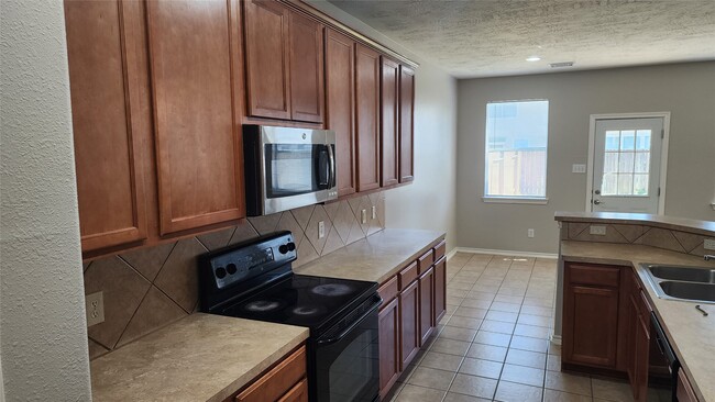 Building Photo - 11430 Hackmatack Way