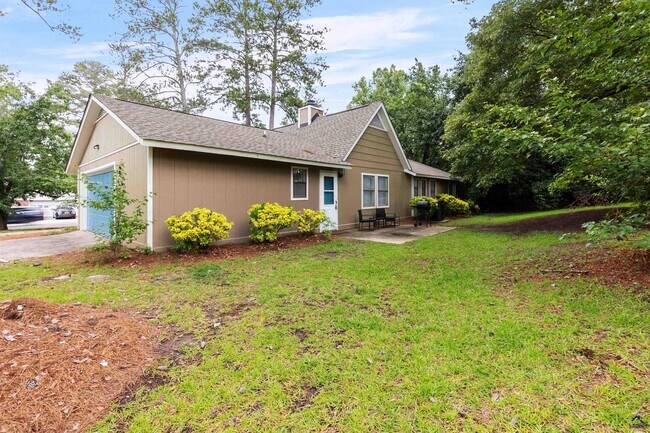 Building Photo - 1100 Kenwood Dr