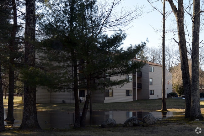 Building Photo - Oakwood Apartments