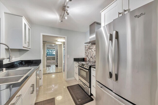 Building Photo - Hidden Gem at Saratoga Creekside – End Uni...