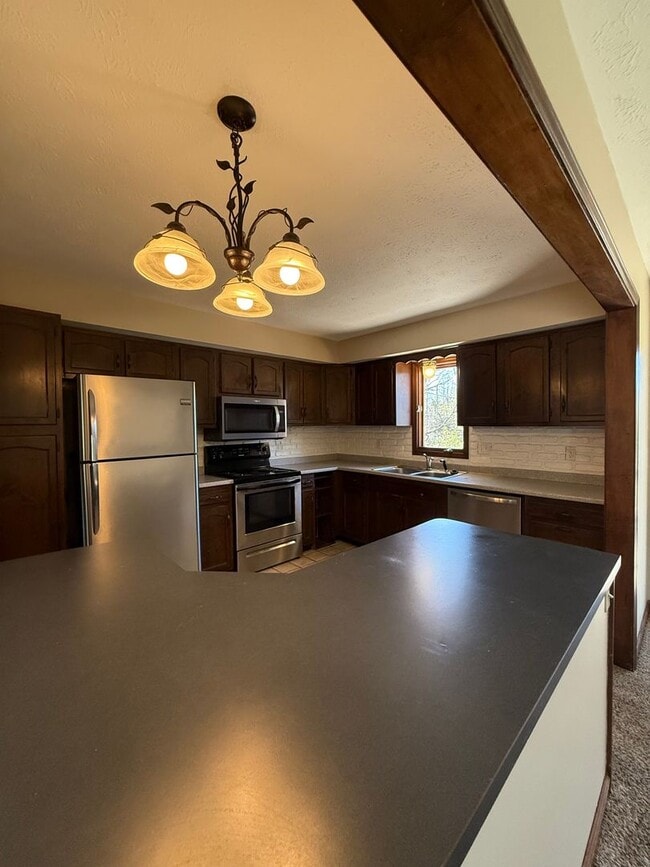 Building Photo - 3 BR / 3 BA Single-family home near Ellettsville