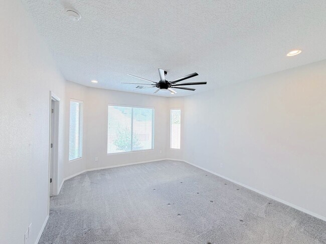 Building Photo - Modern 3 Bedroom Los Lunas Home with Refrigerated Air. Near I-25!