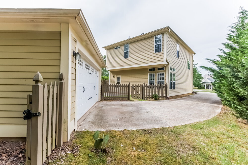 Building Photo - 332 Pinehurst Way