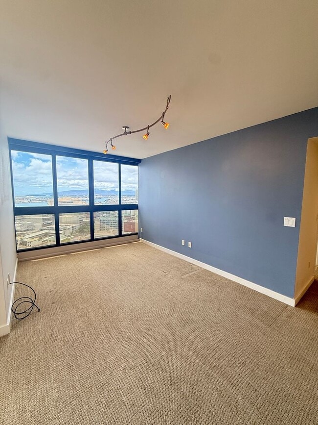 Building Photo - Available Now 1 Bed, 1 Bath, Kaka'ako, Oce...