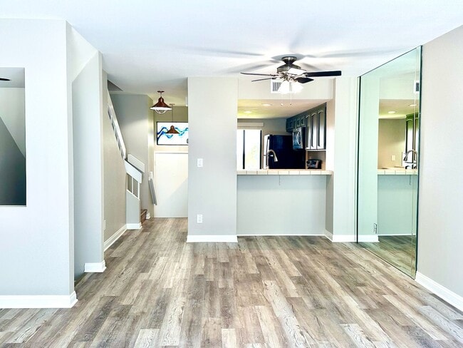Building Photo - FOR RENT: 2Bd/1.5Ba Upgraded Townhome In T...
