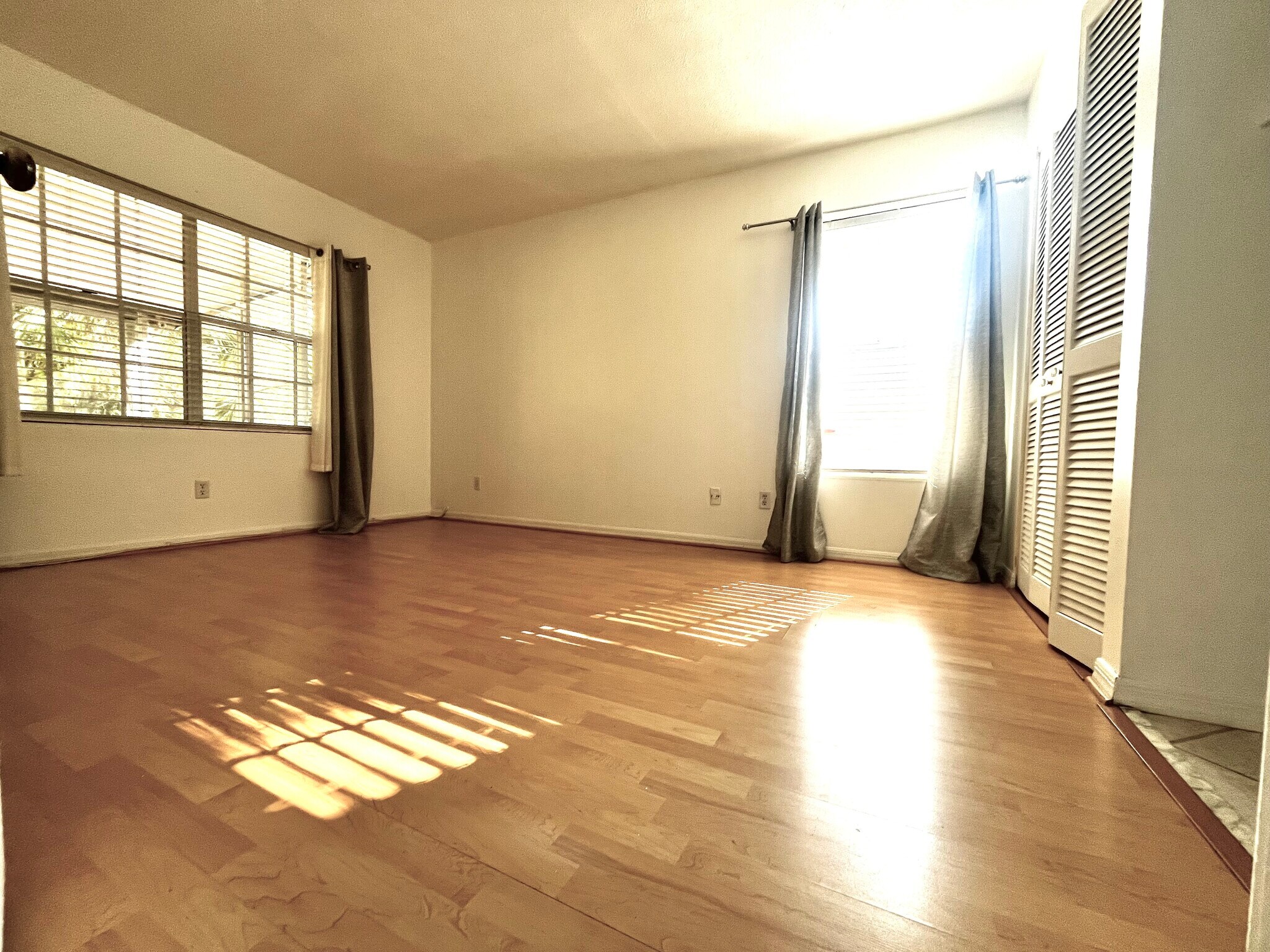 Building Photo - 1966 Sixty Oaks Ln