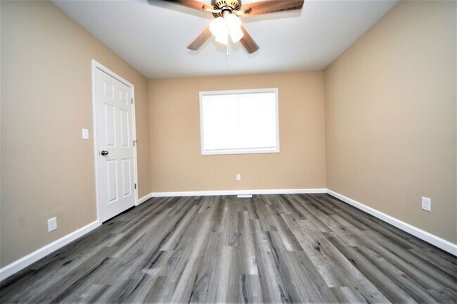 Building Photo - 210 Arlington Way