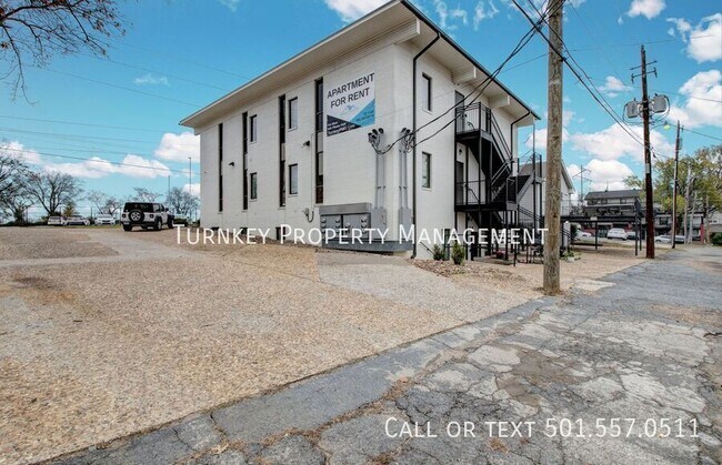 Building Photo - 915 North Street