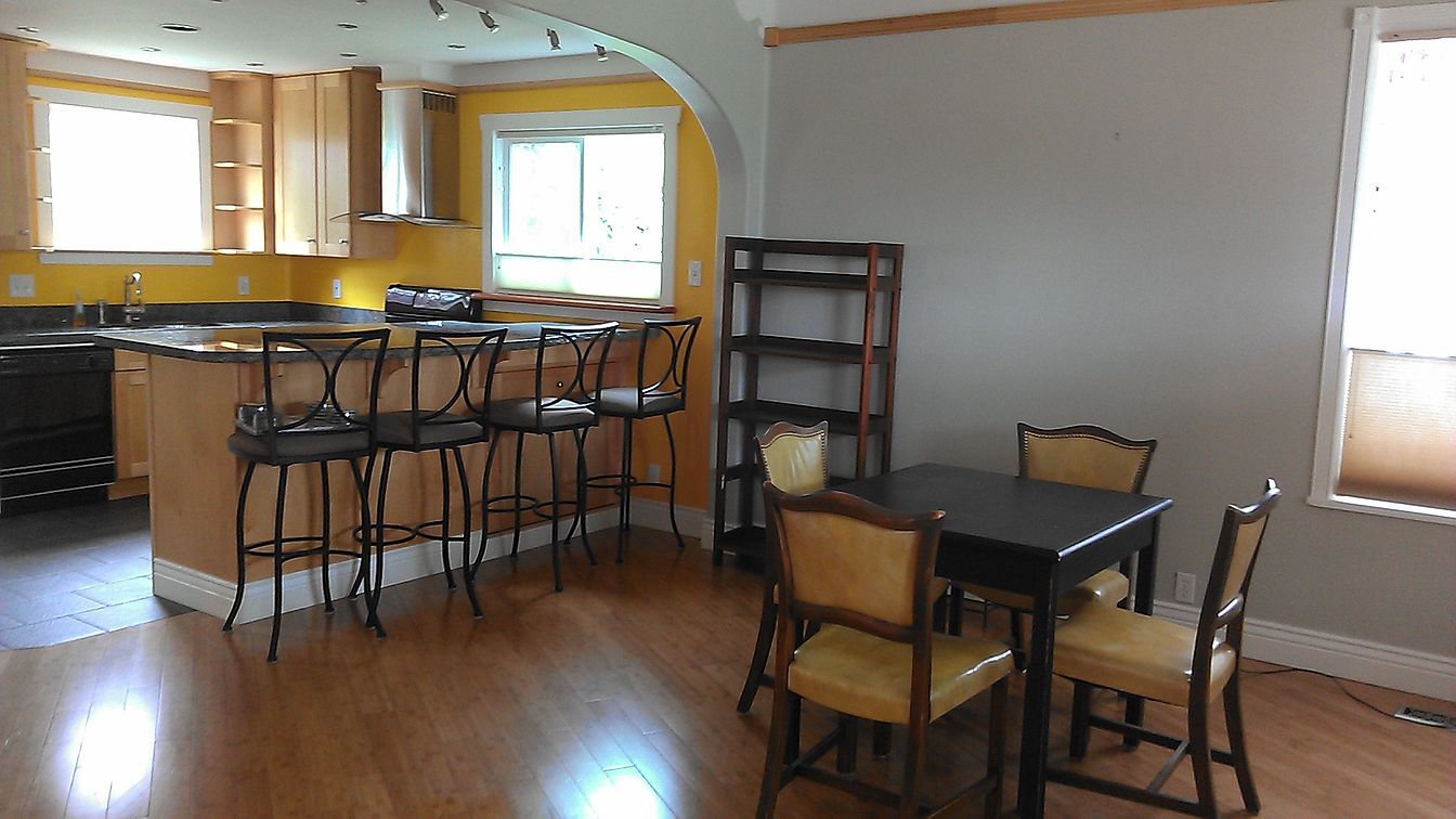 Building Photo - 687 E 4th Ave