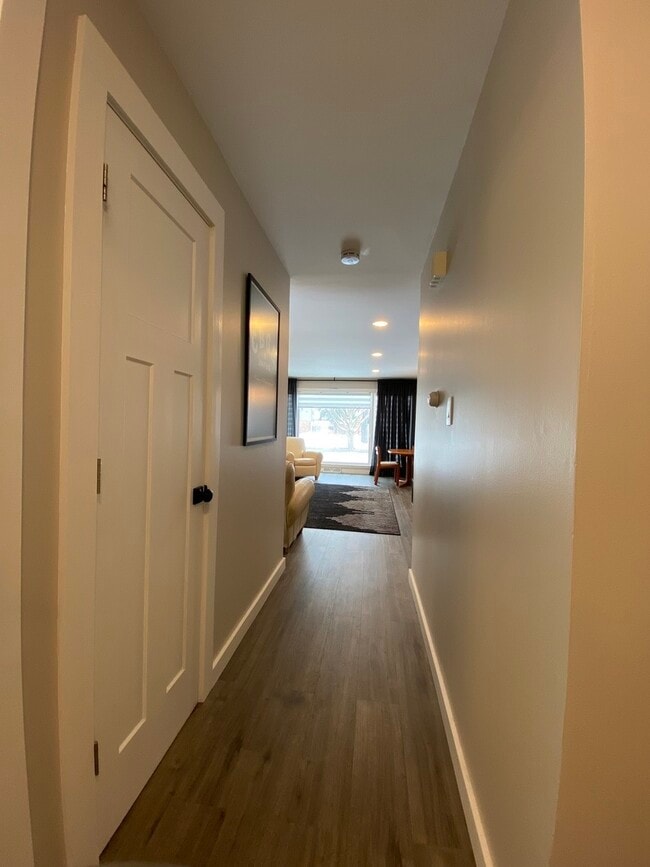 Building Photo - 221 Nordica Ave