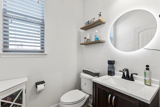 Building Photo - 6713 Ondantra Bnd