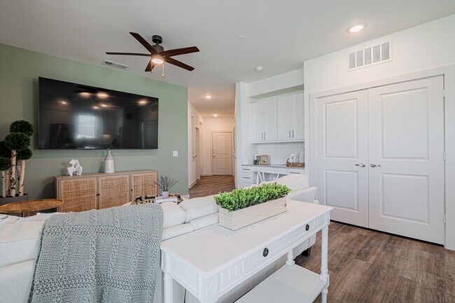 Building Photo - Live Rent-Free for 8 Weeks + Pocket a $500...
