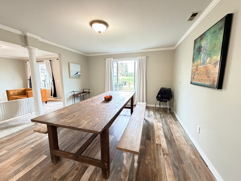 Building Photo - 1854 Hillcrest Ave