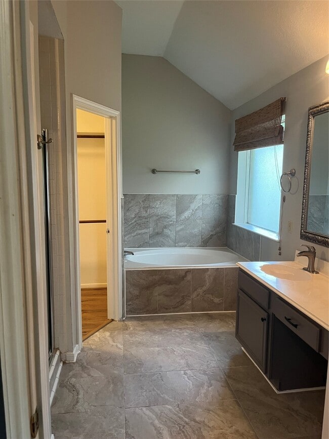 Building Photo - 11302 Meadowchase Dr