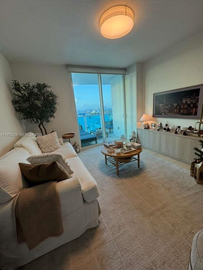 Building Photo - 1723 SW 2nd Ave