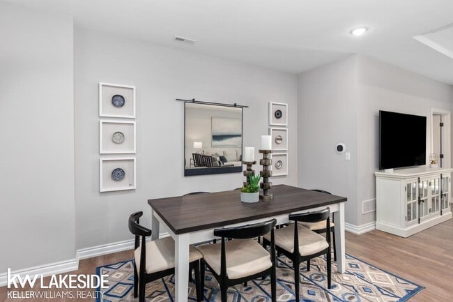 Building Photo - 8505 Valley Dr