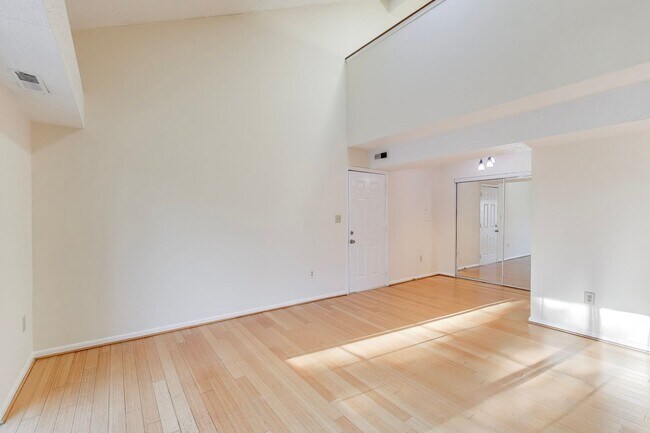 Building Photo - Top Floor 1-2 bed w/ a loft [ can be a 2nd BEDROOM] plus  1.5 Baths and SECURE GARAGE SPACE