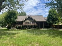 Building Photo - 203 Walker Way