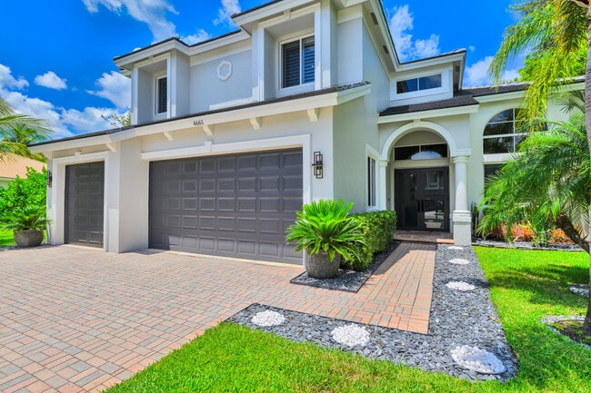 Building Photo - 4661 Manderly Dr