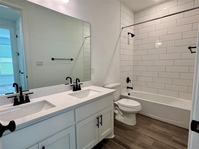 Building Photo - 1301 White Daisy Ln