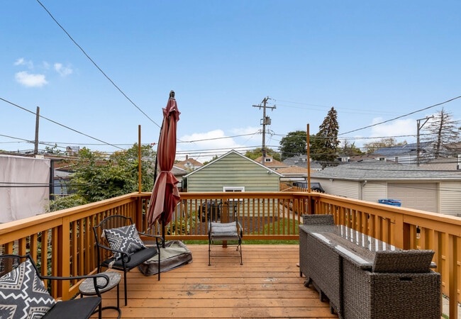 Building Photo - 5538 W Drummond Pl