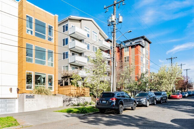 Building Photo - Hillside 411