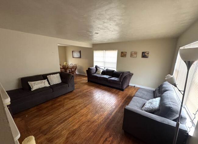 Building Photo - 1003 Ann St