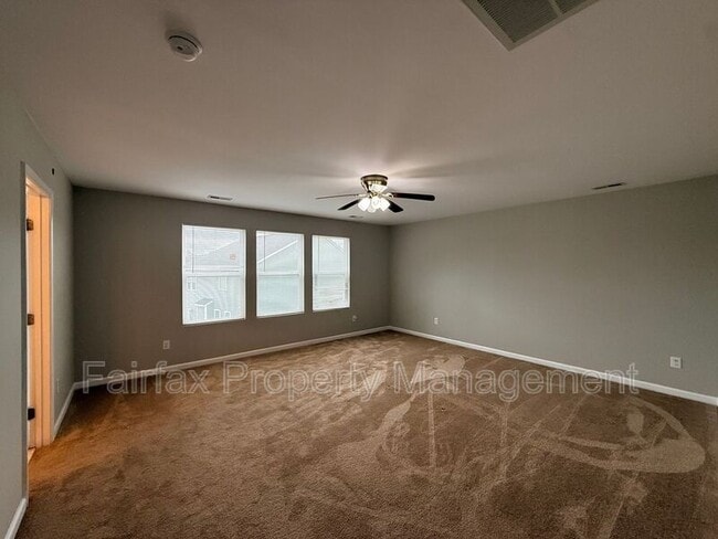 Building Photo - 127 Rosebud Ln