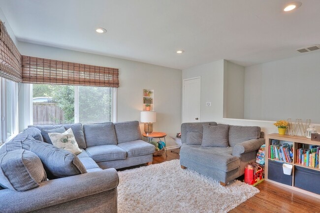 Building Photo - Beautiful 3 Bedroom home in desirable Ball...