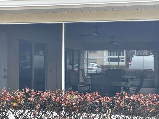 Building Photo - 1560 SE Royal Green Cir