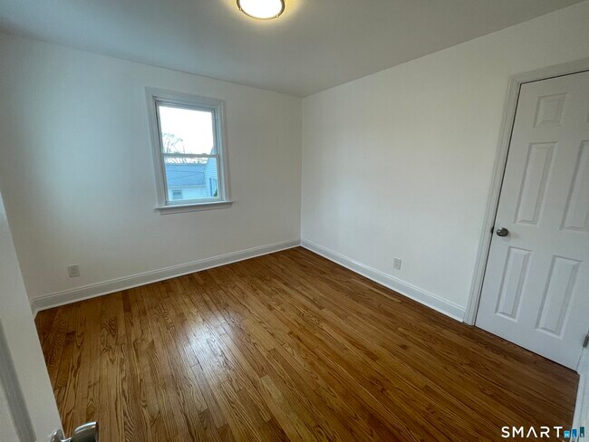 Building Photo - 471 Marlborough Terrace