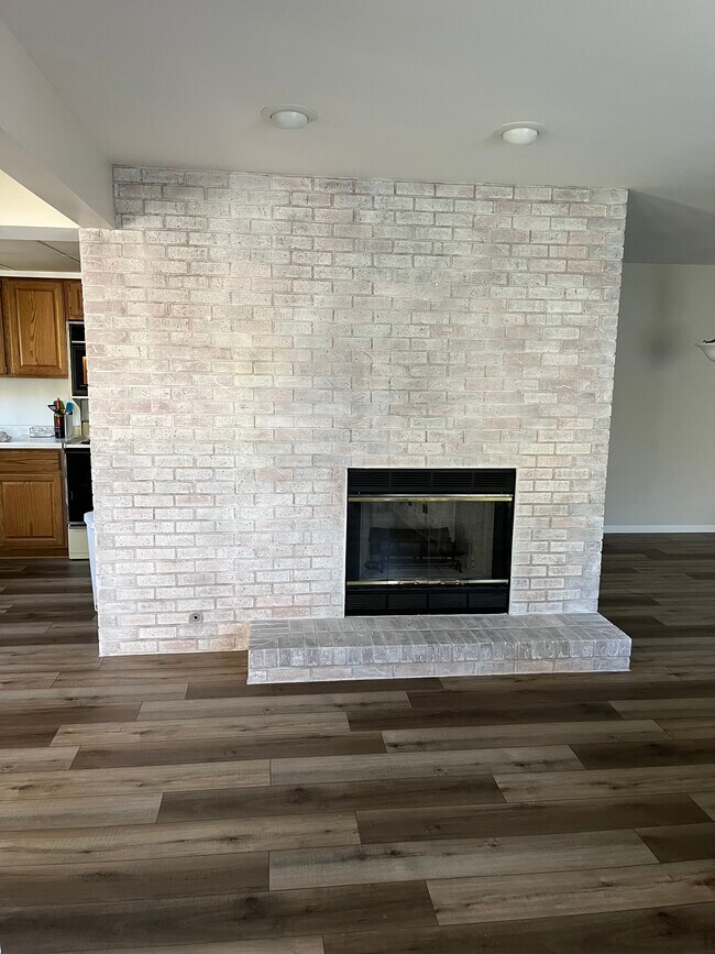 Building Photo - 715 S Lake Shore Dr