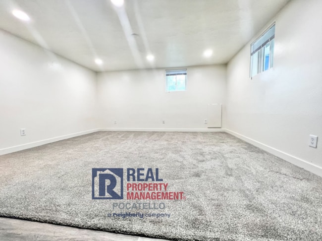 Building Photo - 635 N 14th