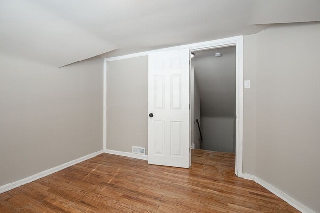 Building Photo - Spacious 3 bedroom/2 bath Cleveland Hts single family house!