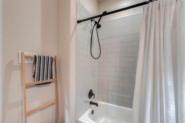 Building Photo - 11005 Upland Forest Dr