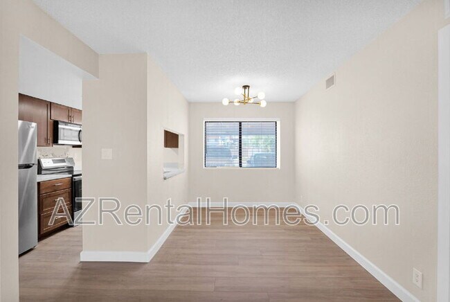 Building Photo - 1111 E University Dr