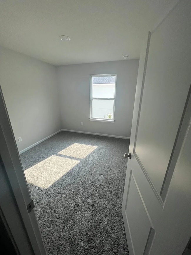 Building Photo - 840 Hartshill Pl