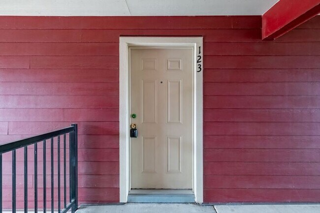 Building Photo - 13001 S Crompton Lane