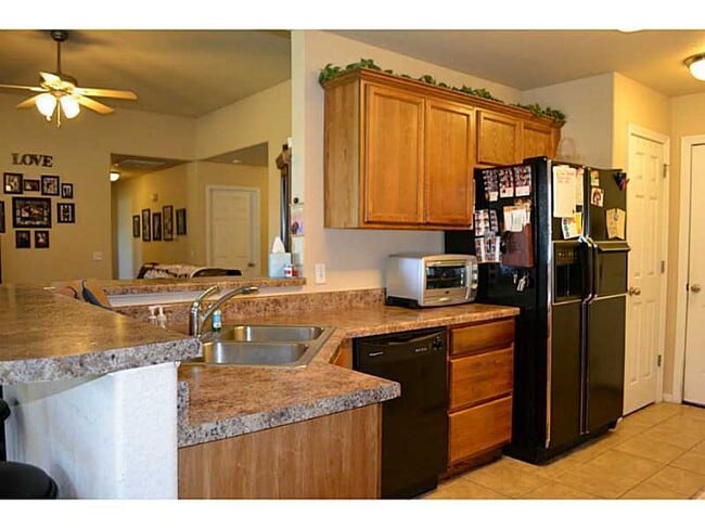 Building Photo - Cute 3 Bedroom Home on Lake Bentonville!