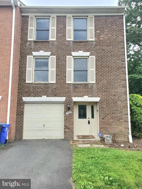 Building Photo - 742 S Granada St