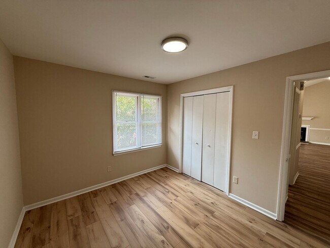 Building Photo - 4720 Matt Dr