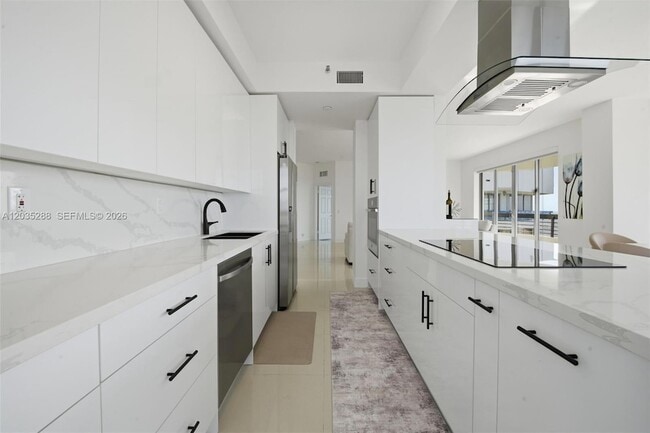 Building Photo - 3500 Mystic Pointe Dr