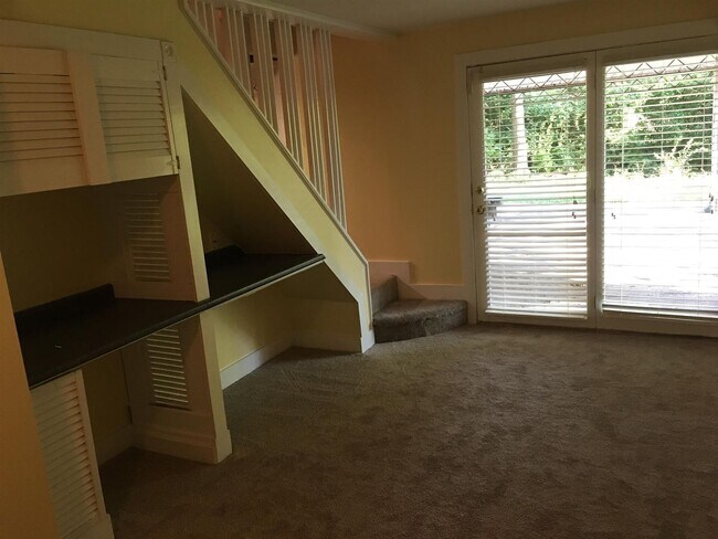 Building Photo - 700 Canebrake Dr