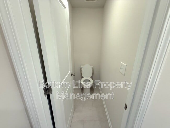 Building Photo - 1066 Plumcrest Dr