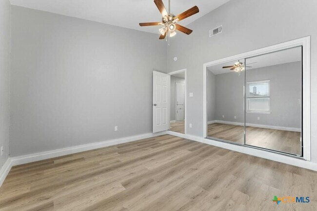 Building Photo - 2202 Spicewood Dr