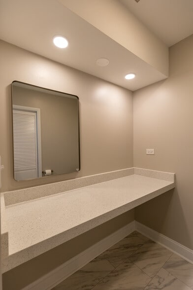 Building Photo - 5643 S Harlem Ave