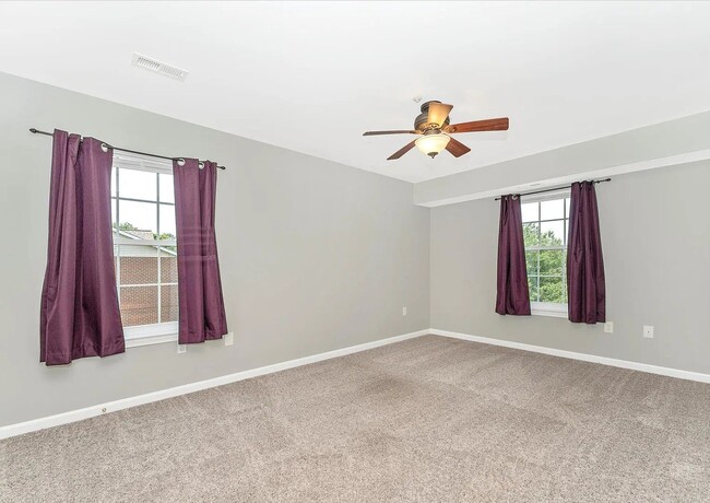 Building Photo - Beautiful 3rd floor condo in Jefferson ava...